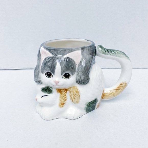 Vintage Hearth and Home - Cuddling Kittens Mug - Picture 1 of 5